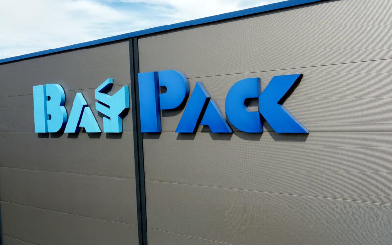 BayPack-Logo am Firmengebäude