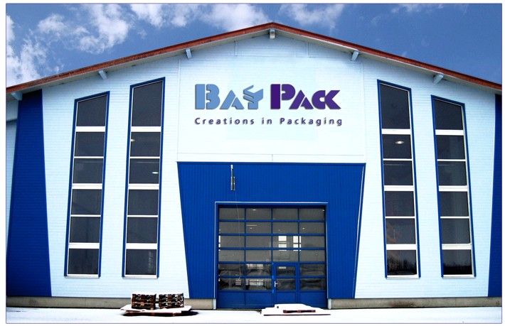Frontansicht der alten BayPack-Halle in Türkheim
